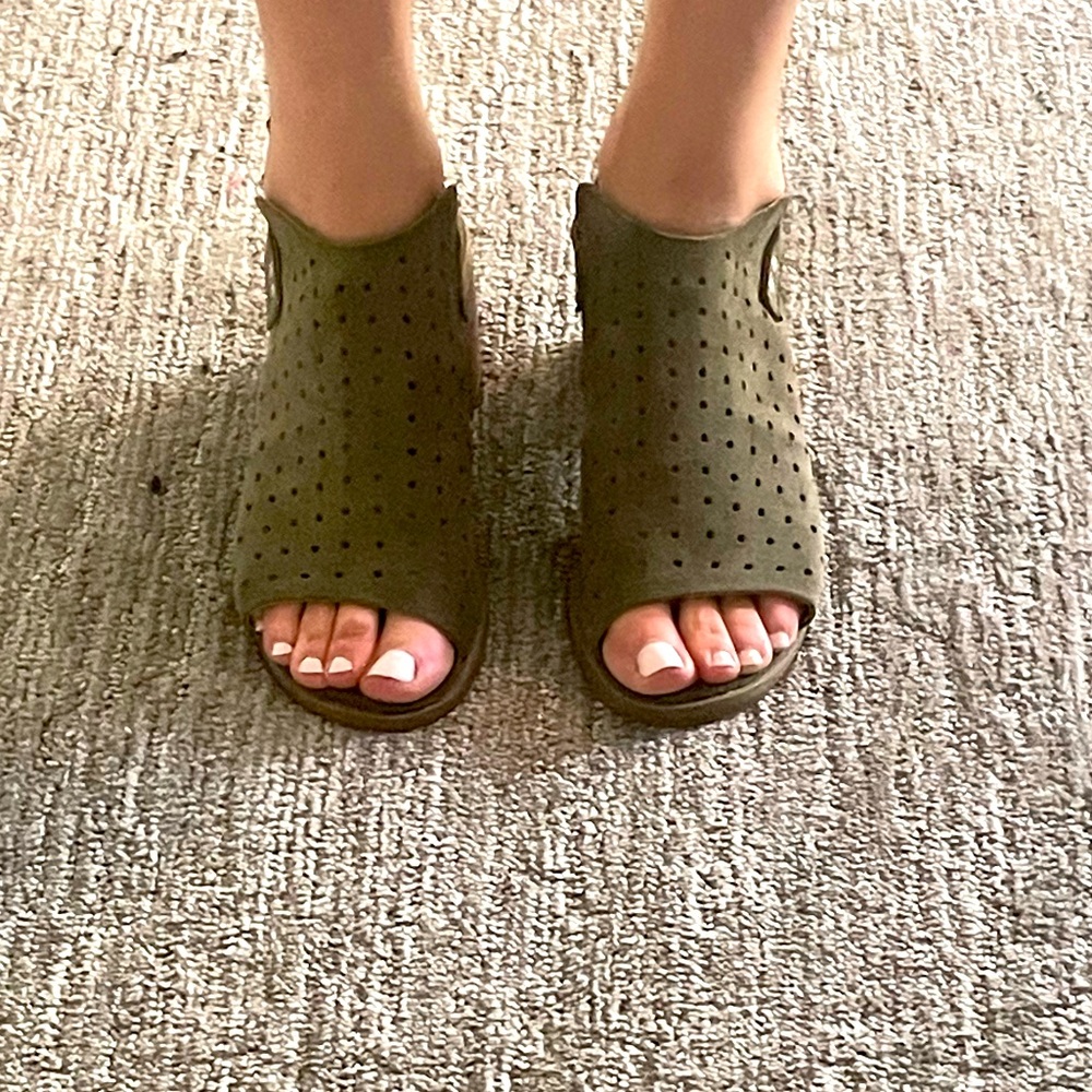 Steve Madden open toe booties